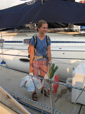 25 30. června 2008: Zzraky Z Lodn Kuchyn A Dal Opravy Janička obtěžkána velkým nákupem